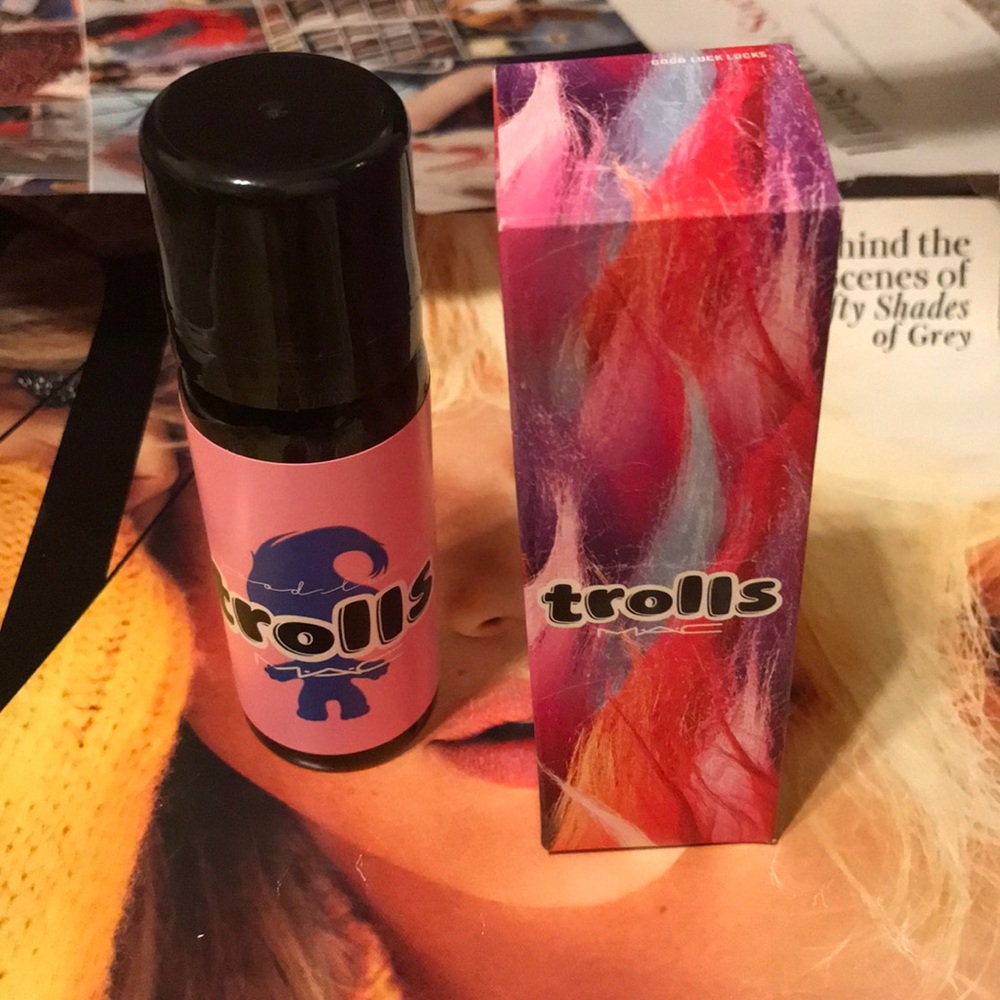 MAC Trolls Chroma Craze Hairspray